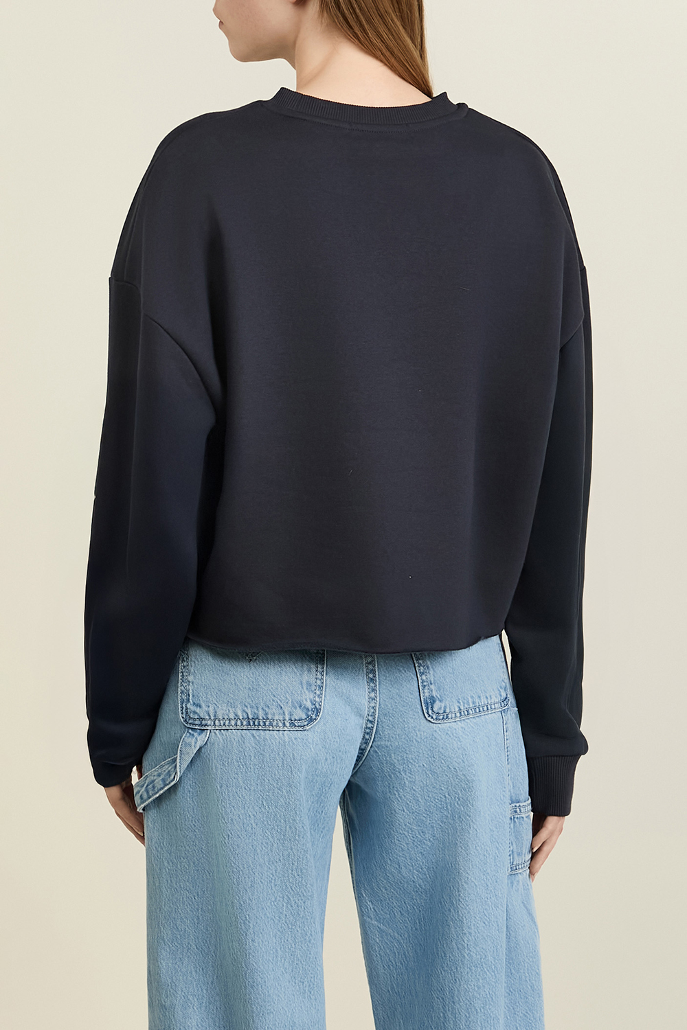 תמונת דוגמן אחורית של סווטשירט