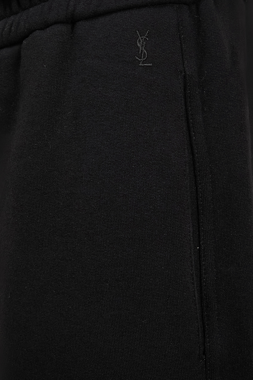 תמונת תקריב דוגמן של מכנסי ברמודה