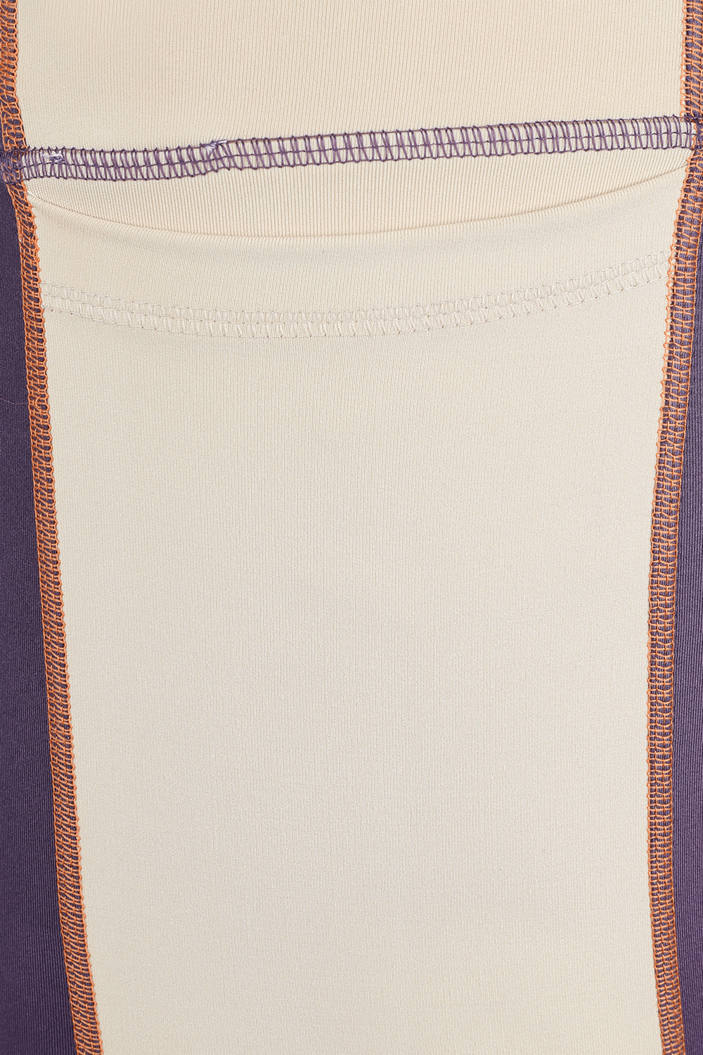 תמונת פנים של מכנסי טייץ סגולים עם שרוכים כתומים