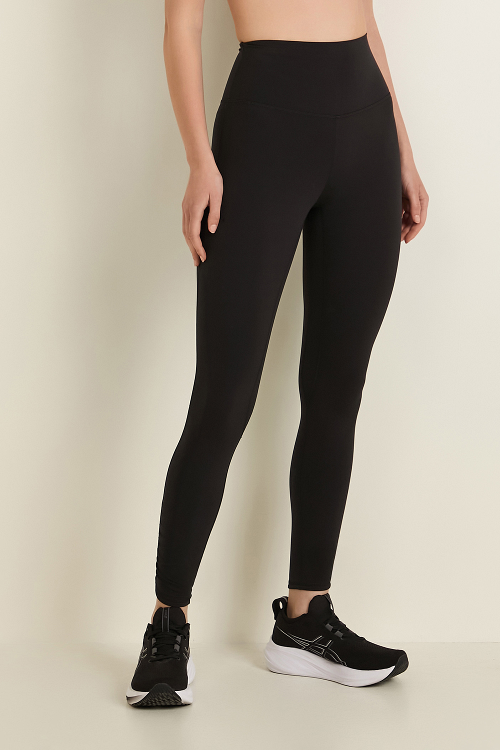 תמונת דוגמן קידמית של Align Ruched Petal Hem Tight 25