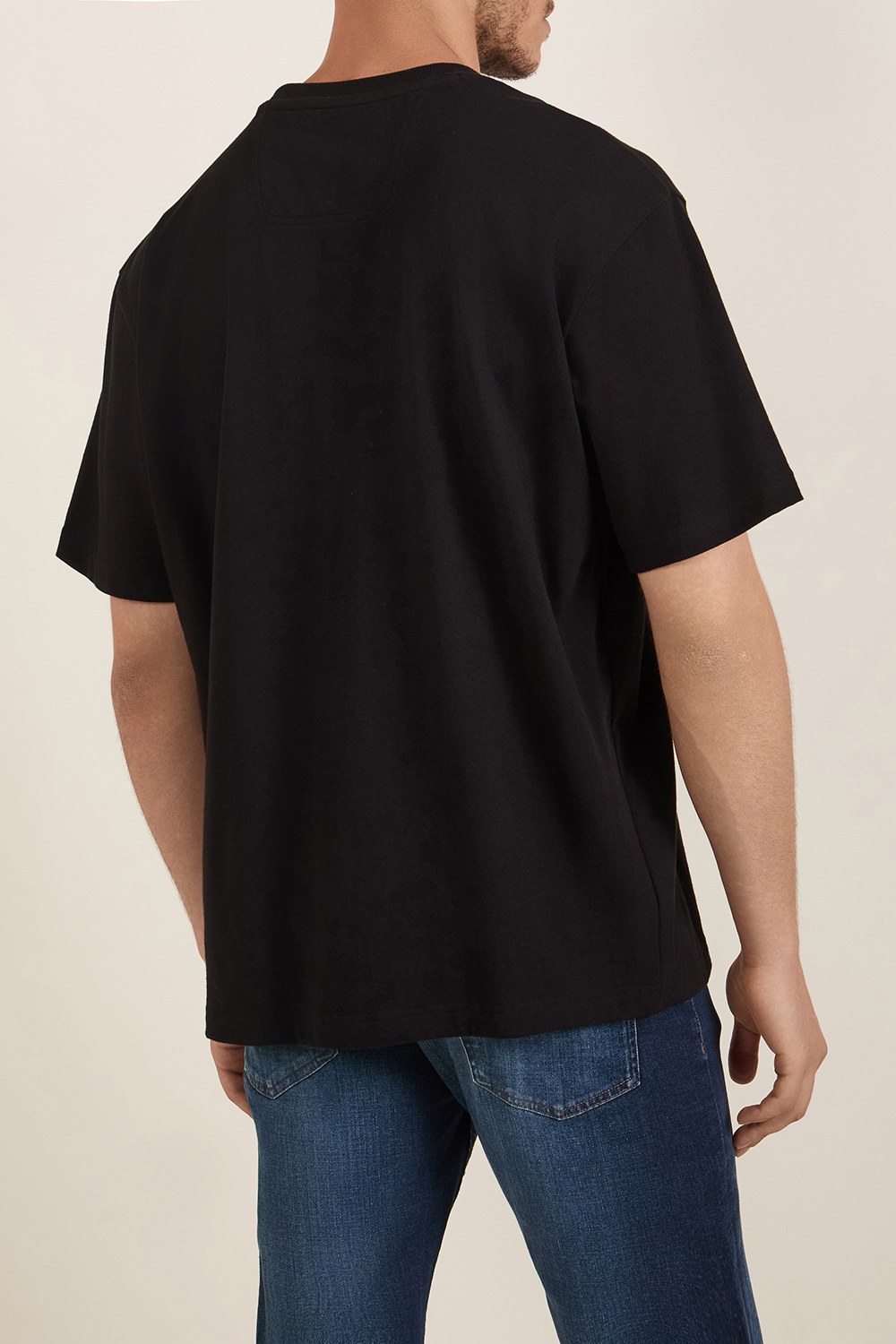 תמונת דוגמן אחורית של חולצת טי