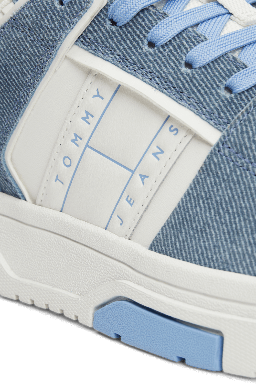 תמונה אחורית של נעלי סניקרס ברוקלין