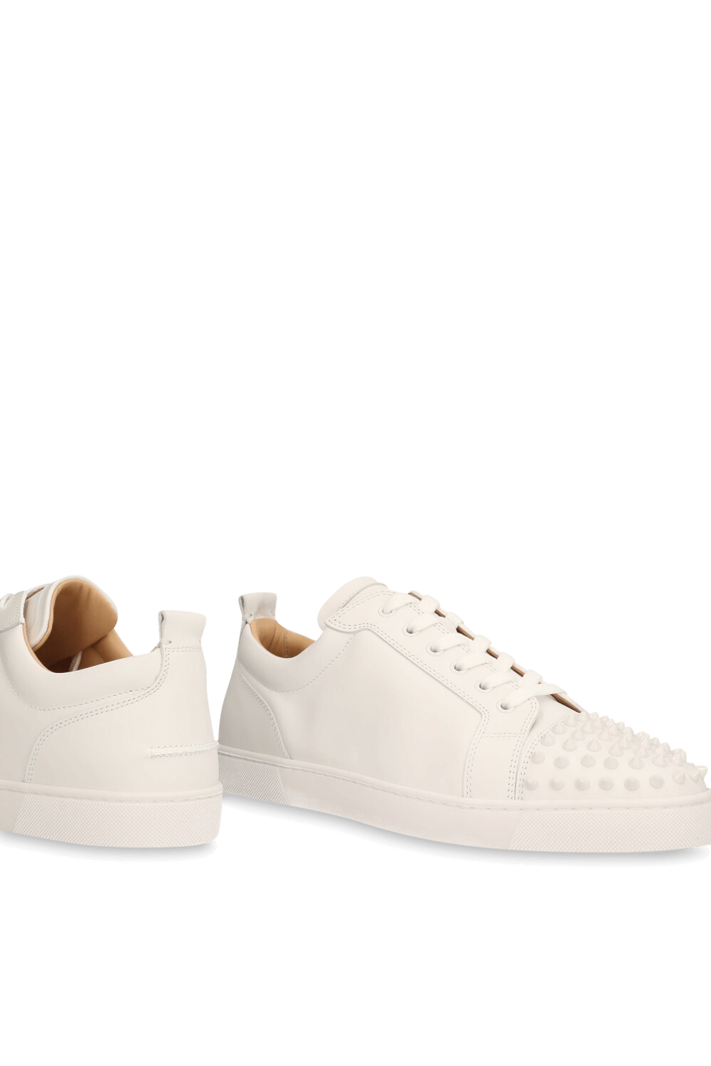 תמונת תקריב של נעלי סניקרס