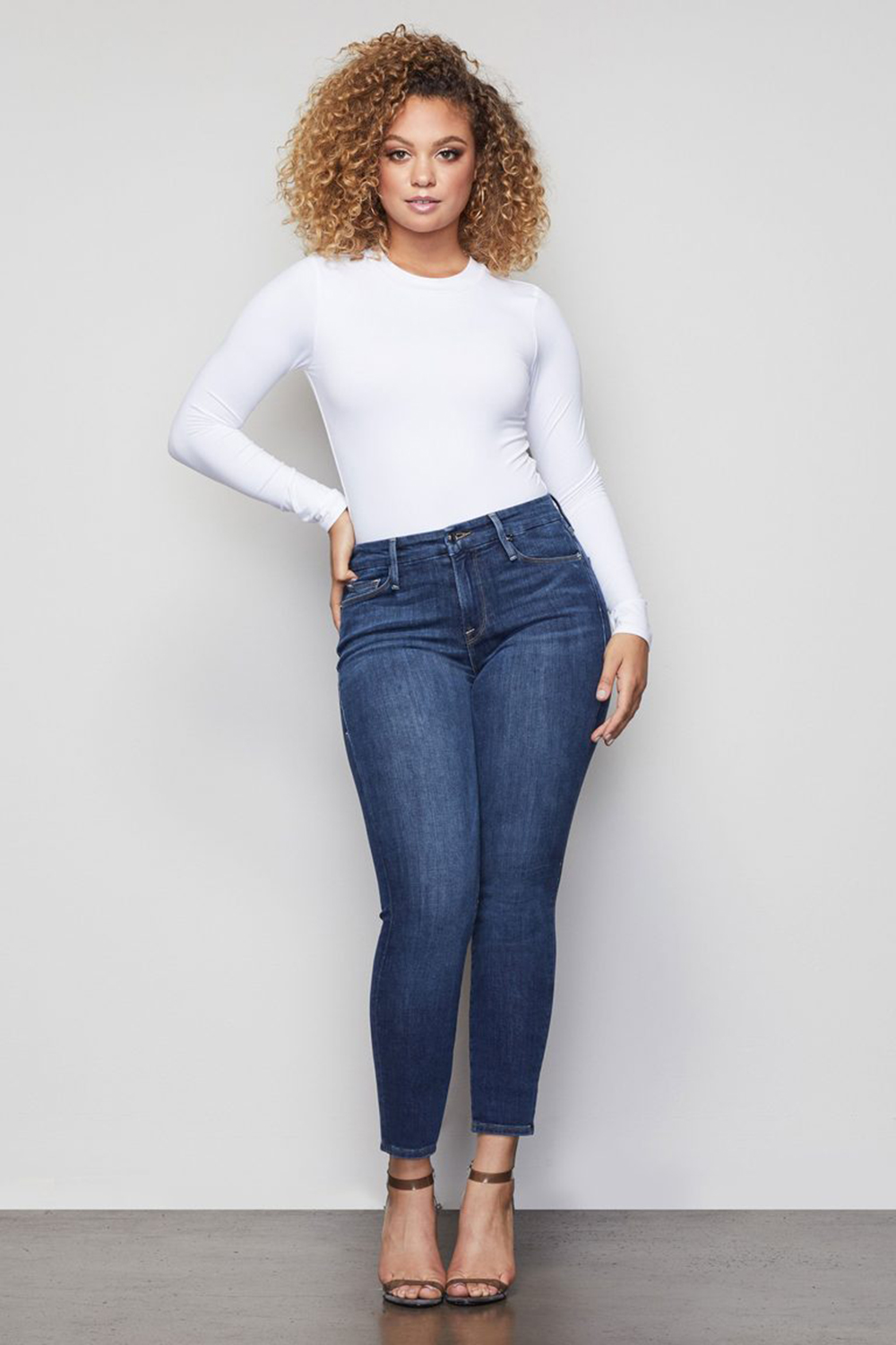 בגד גוף עם שרוולים ארוכים בגוון לבן