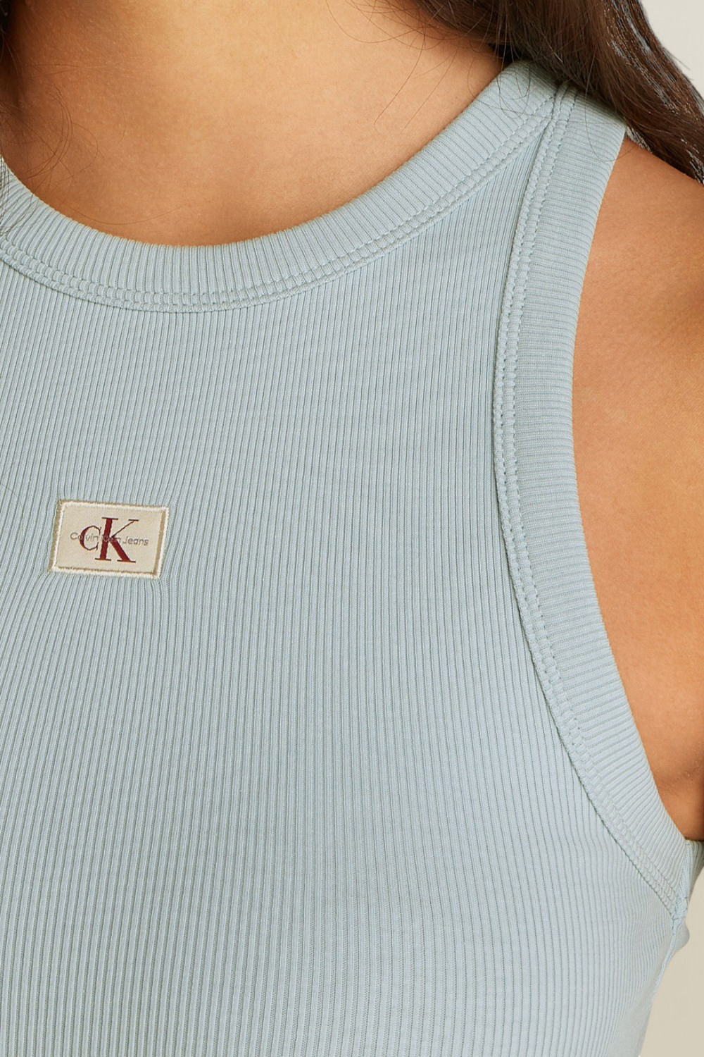 תמונת תקריב דוגמן של גופיית ריב