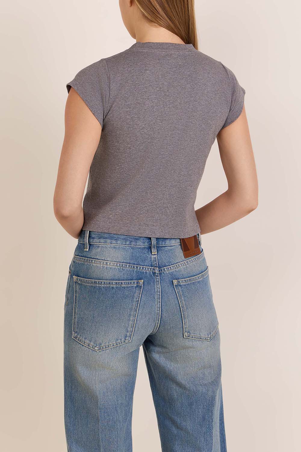 תמונת דוגמן אחורית של חולצת טי קרופ