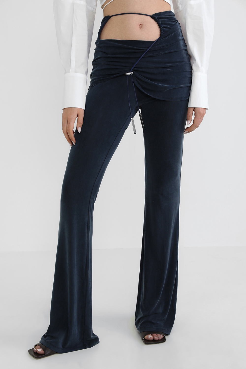 תמונת דוגמן קידמית של מכנסי אספלו ארוכים עם שרוכים גומי