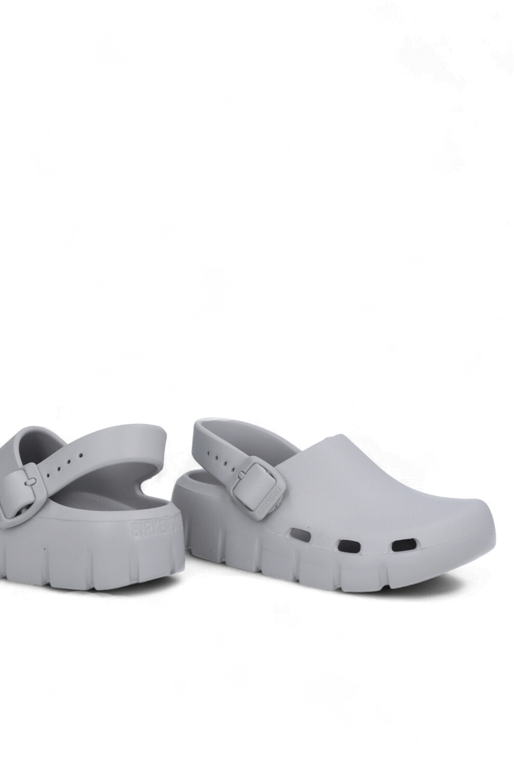 תמונת תקריב של נעלי בירקי פלואו - מידות 24-27