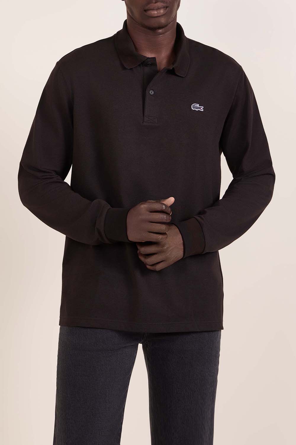 תמונת דוגמן קידמית של חולצת פולו עם שרוול ארוך