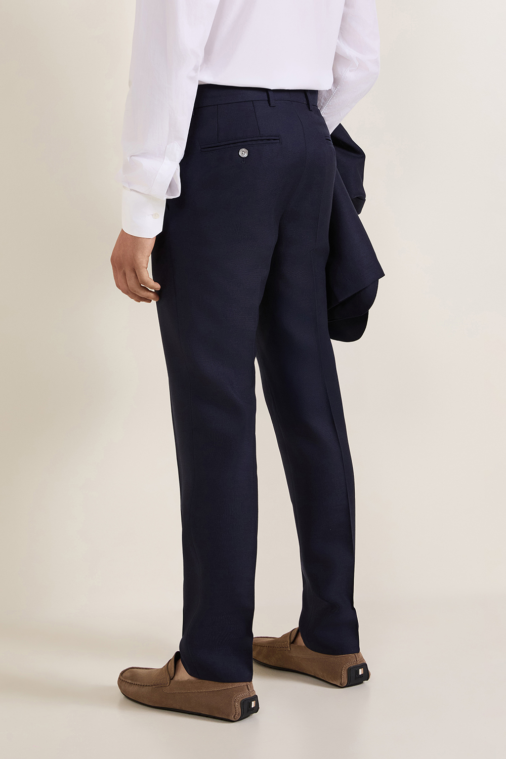 תמונת דוגמן אחורית של מכנסיים מחוייטים