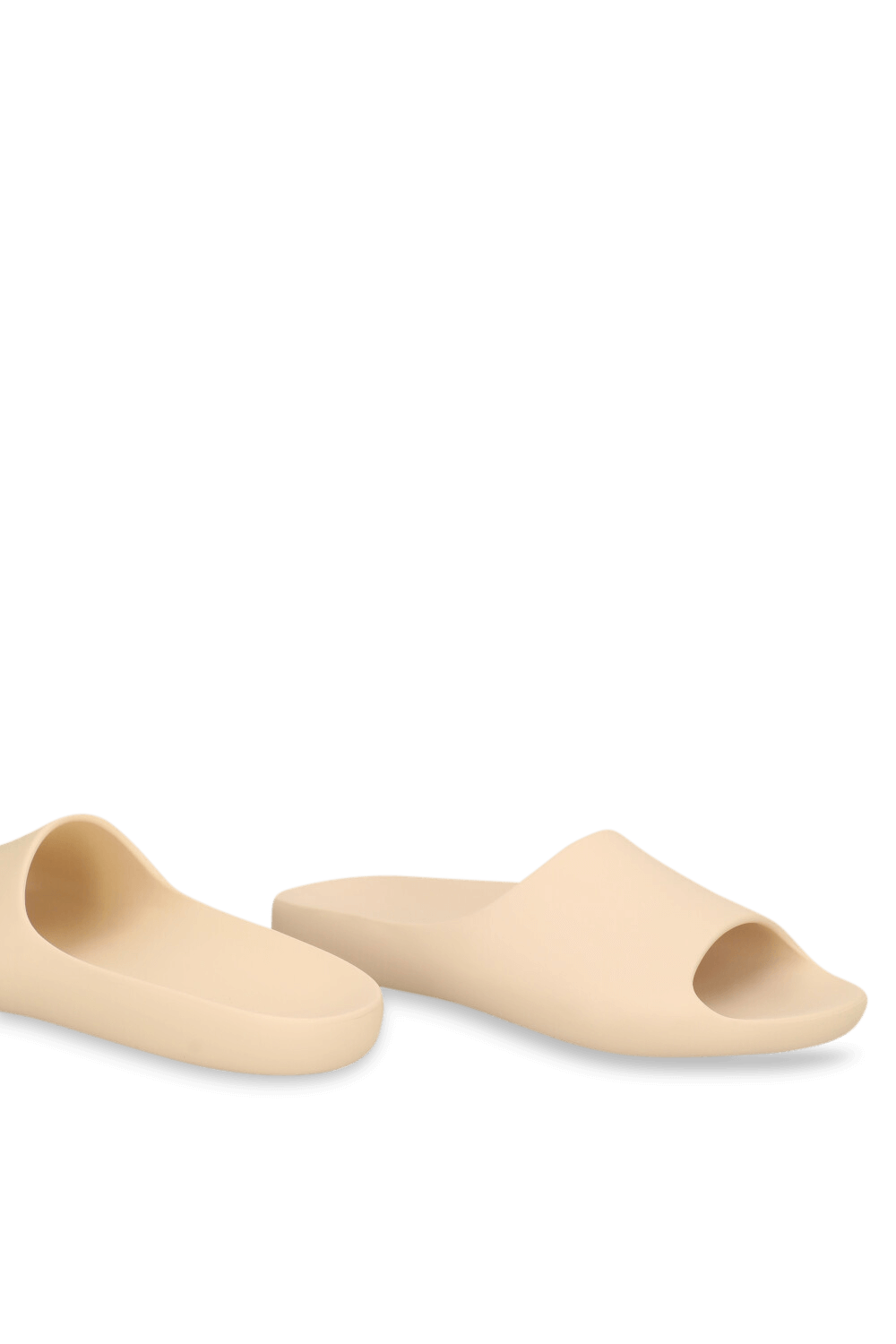 תמונת תקריב של כפכפי סליידס