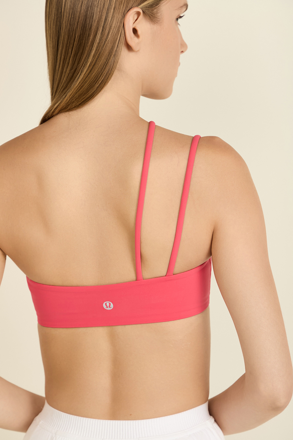 תמונת תקריב דוגמן של Nulu&trade; Strappy One-Shouler Bra