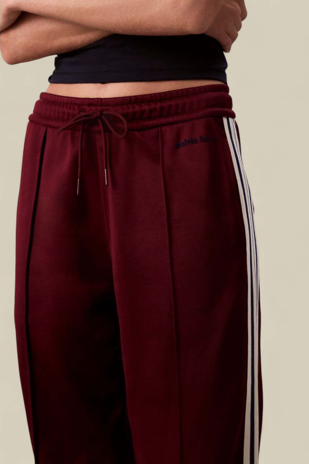 תמונת תקריב דוגמן של מכנסי ג'וג