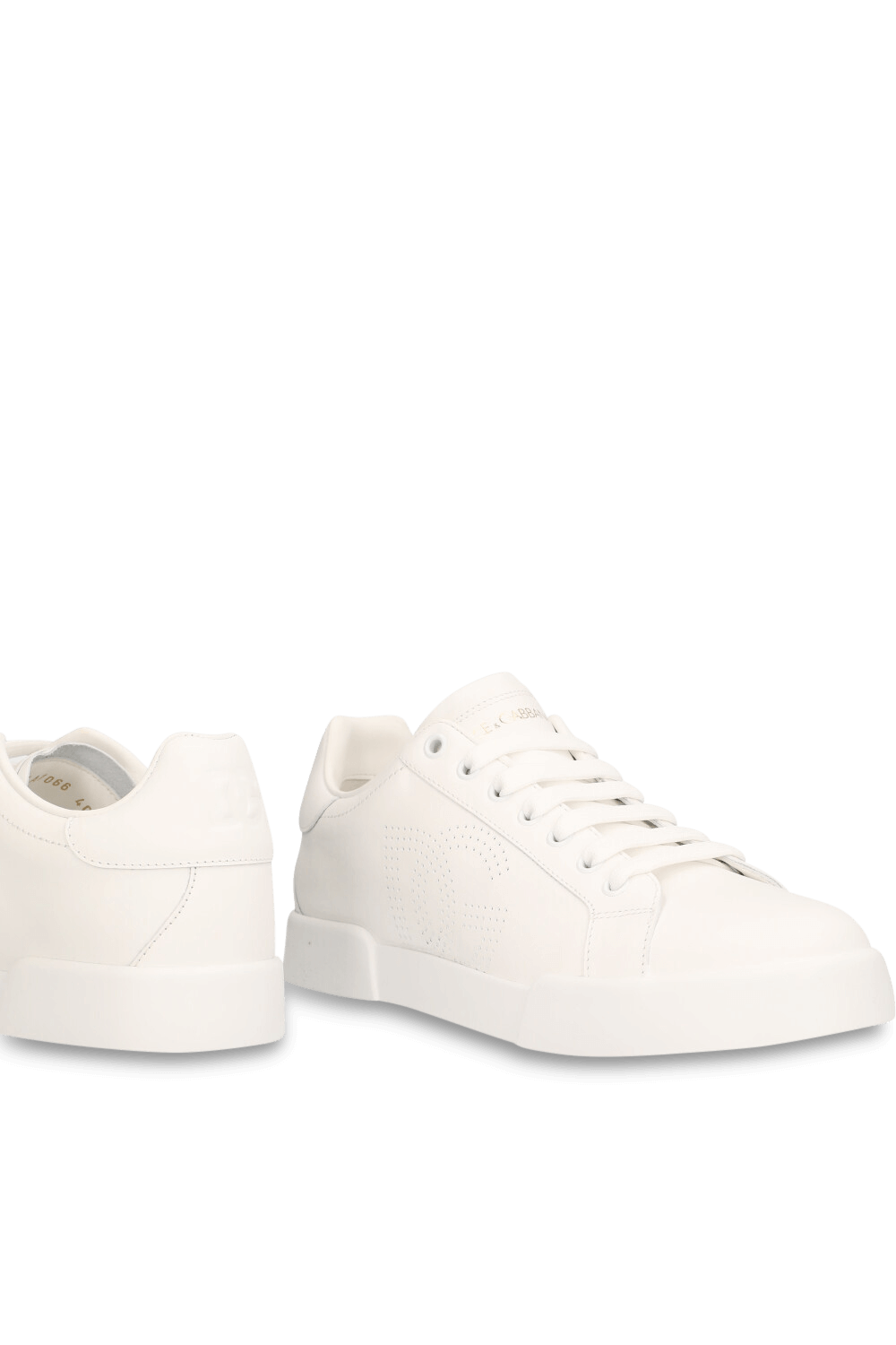 תמונת תקריב של נעלי סניקרס