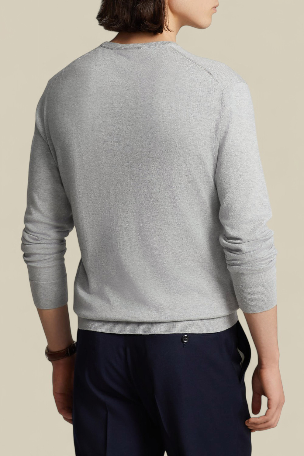 תמונת דוגמן אחורית של חולצת סריג