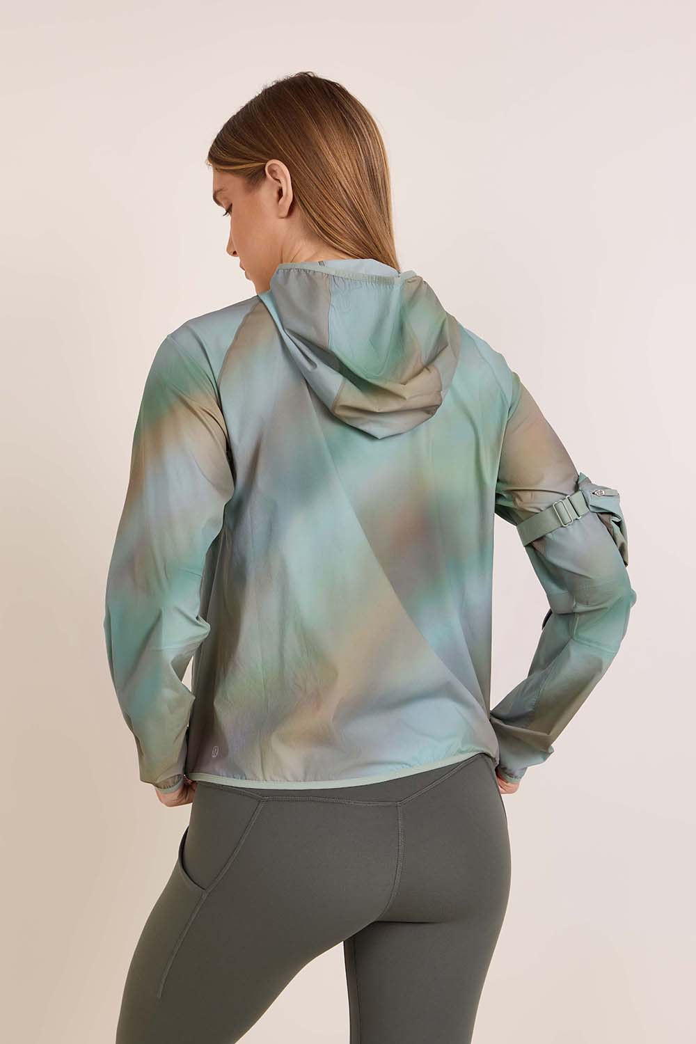 תמונת דוגמן אחורית של Packable Trail Running Jacket