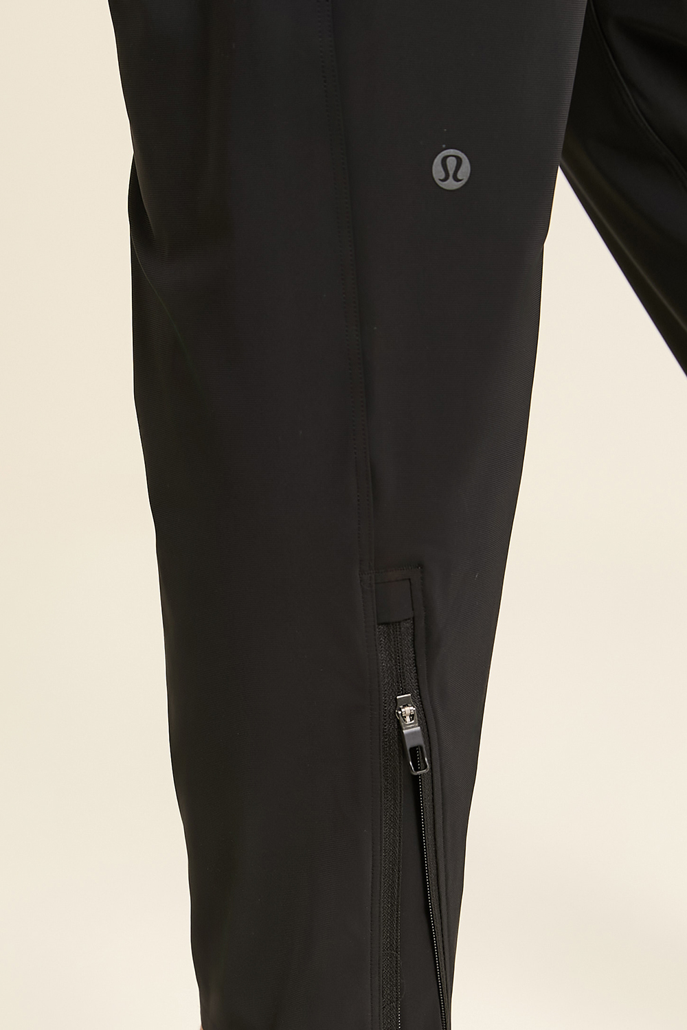 תמונת תקריב דוגמן של Pace Breaker Pant Shorter