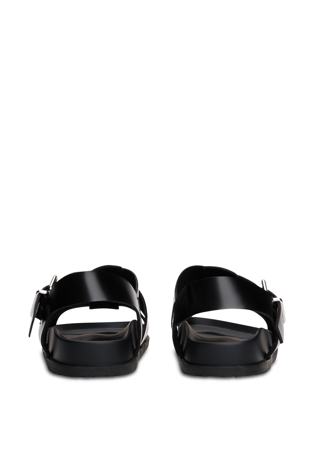 תמונת תקריב של סנדלים