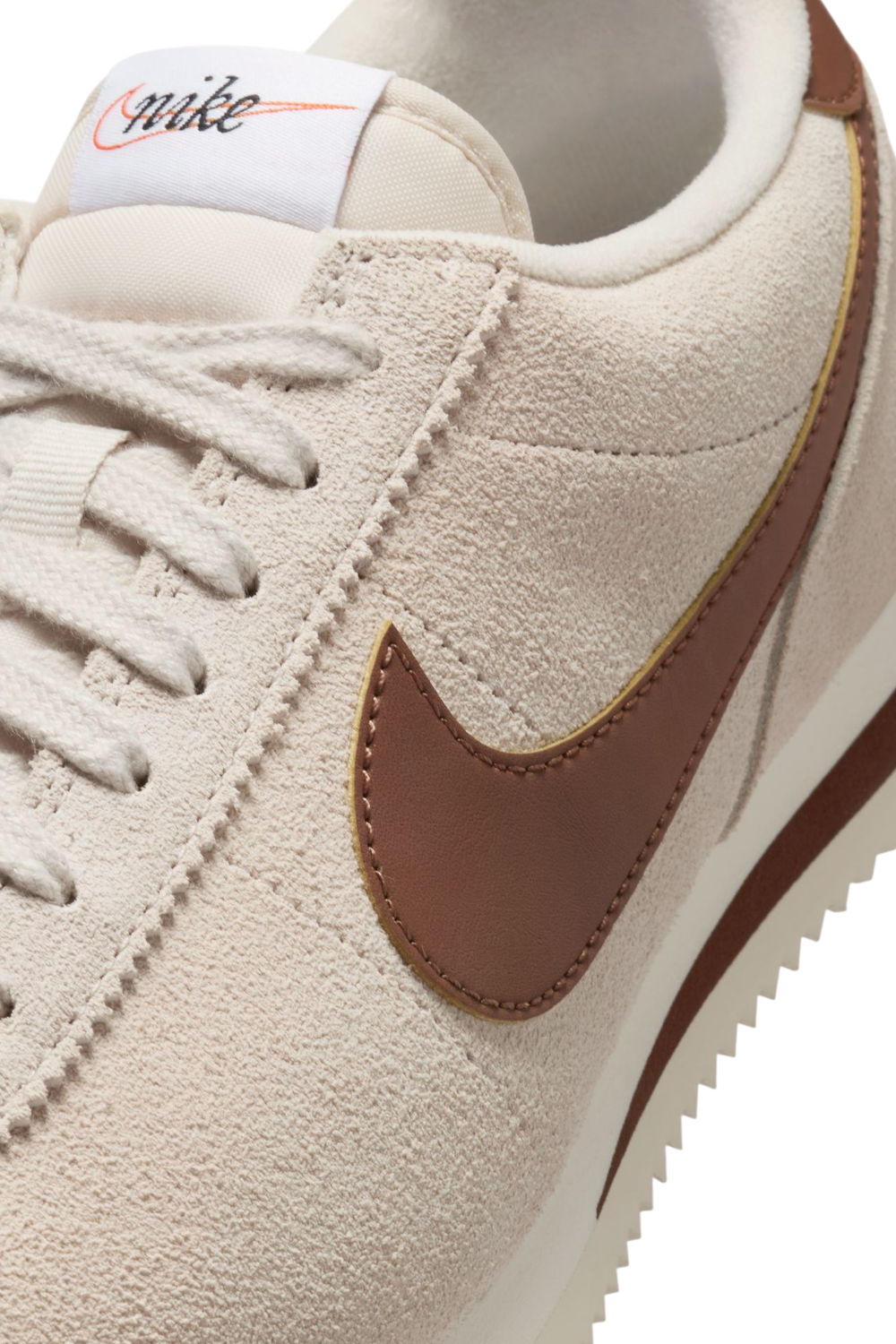 תמונת פנים של נעלי סניקרס קורטז