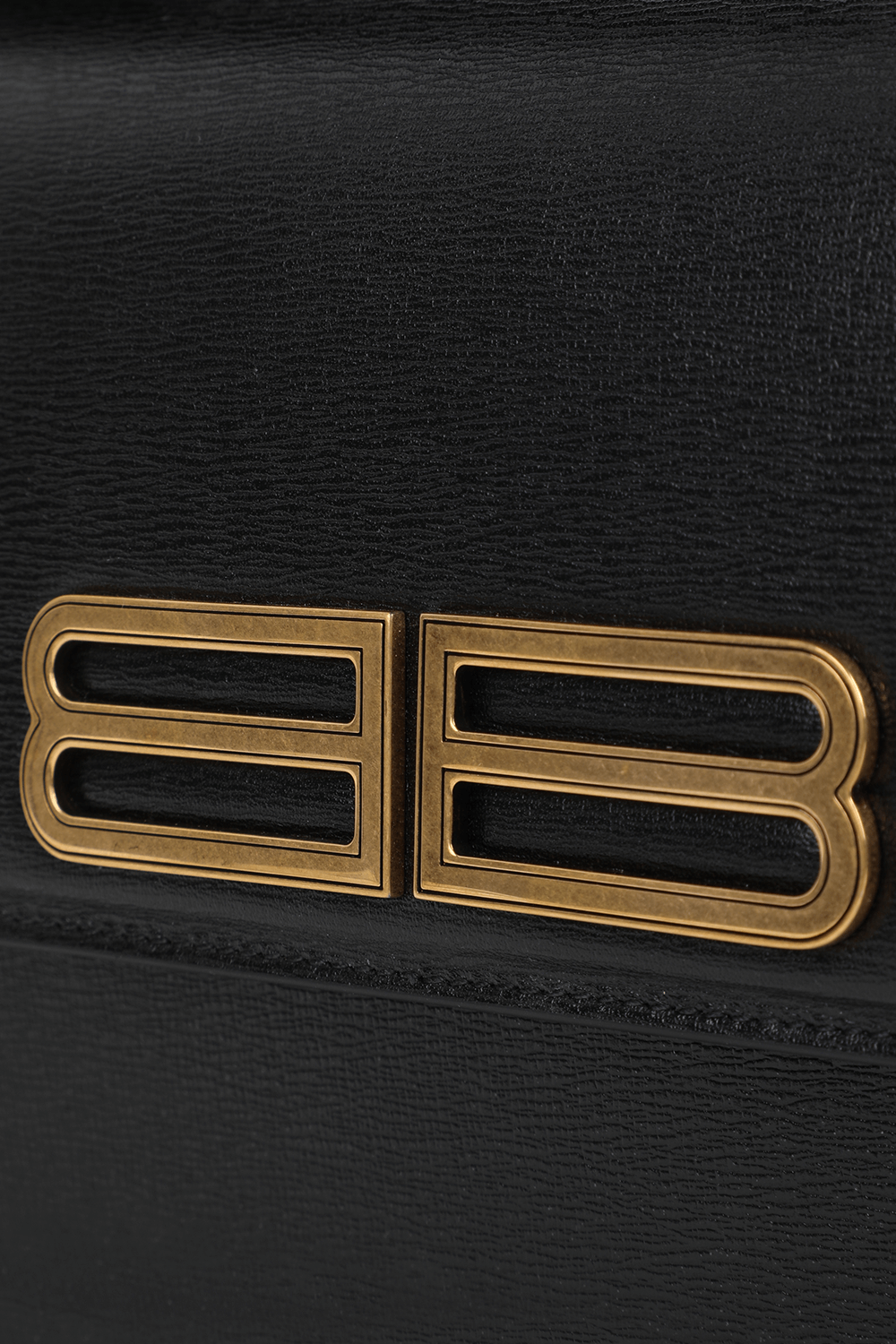 תמונת תקריב של תיק כתף גוסיפ שחור