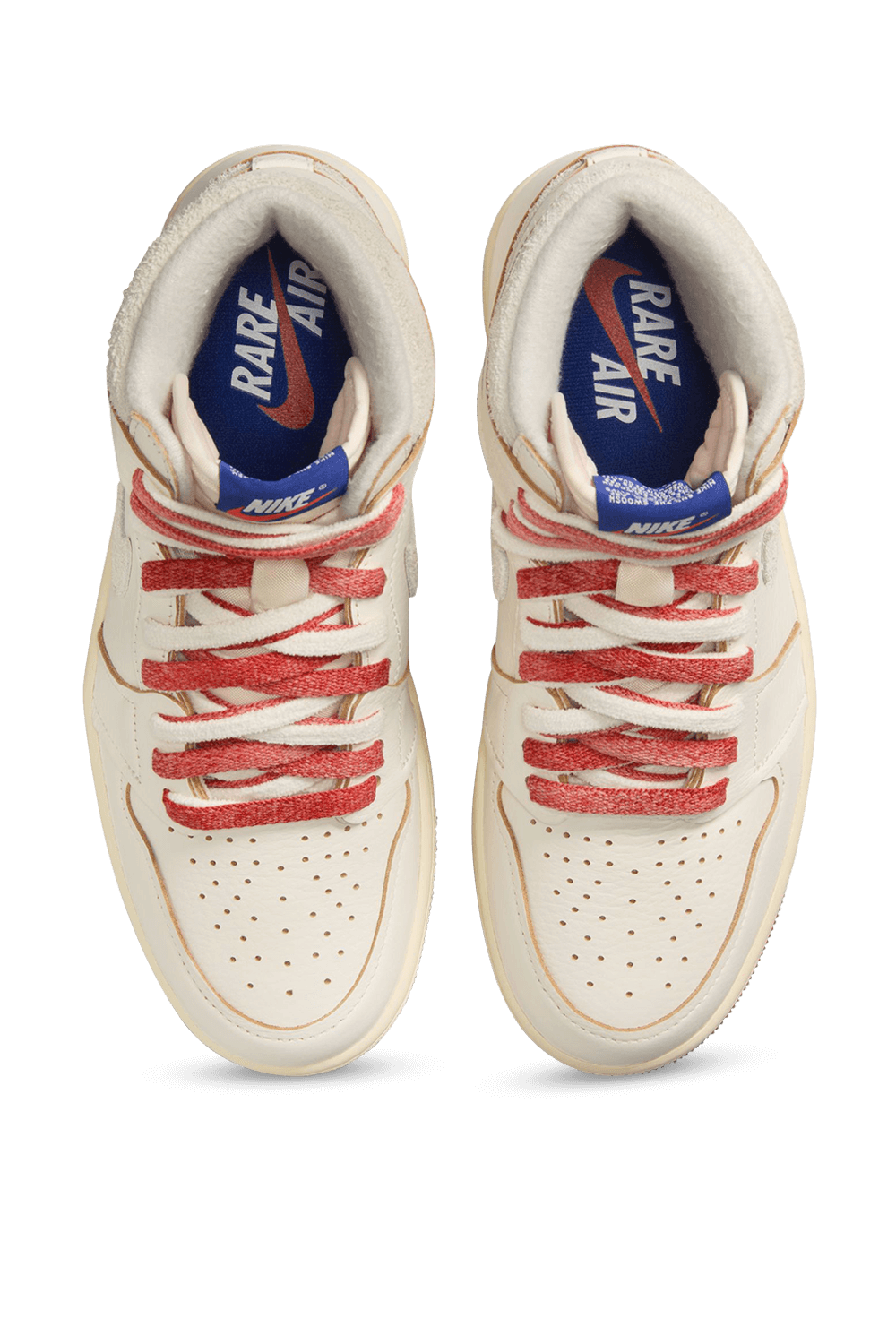 תמונת פנים של נעלי סניקרס אייר ג'ורדן 1 רטרו