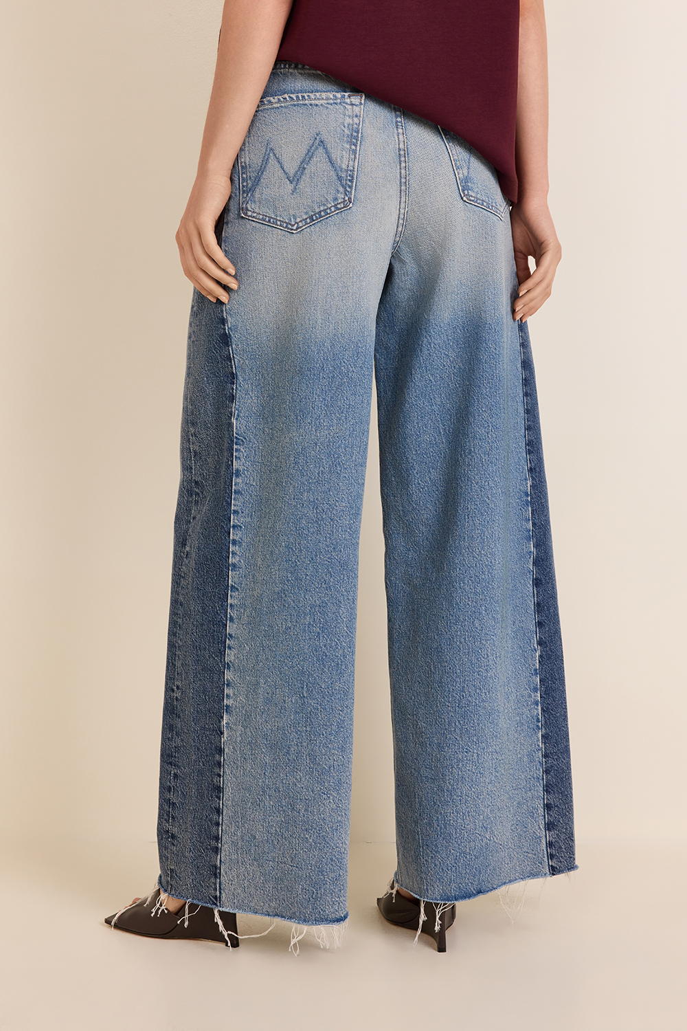 תמונת דוגמן אחורית של מכנסי ג'ינס