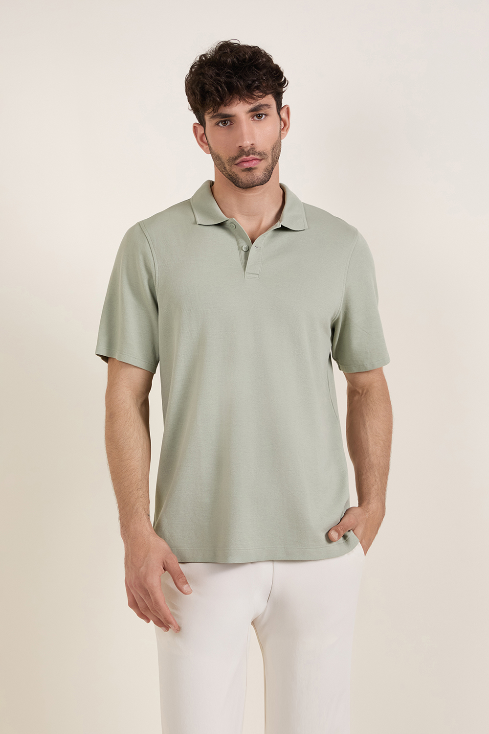 תמונת דוגמן קידמית של Cotton Pique Short-Sleeve Polo Shirt