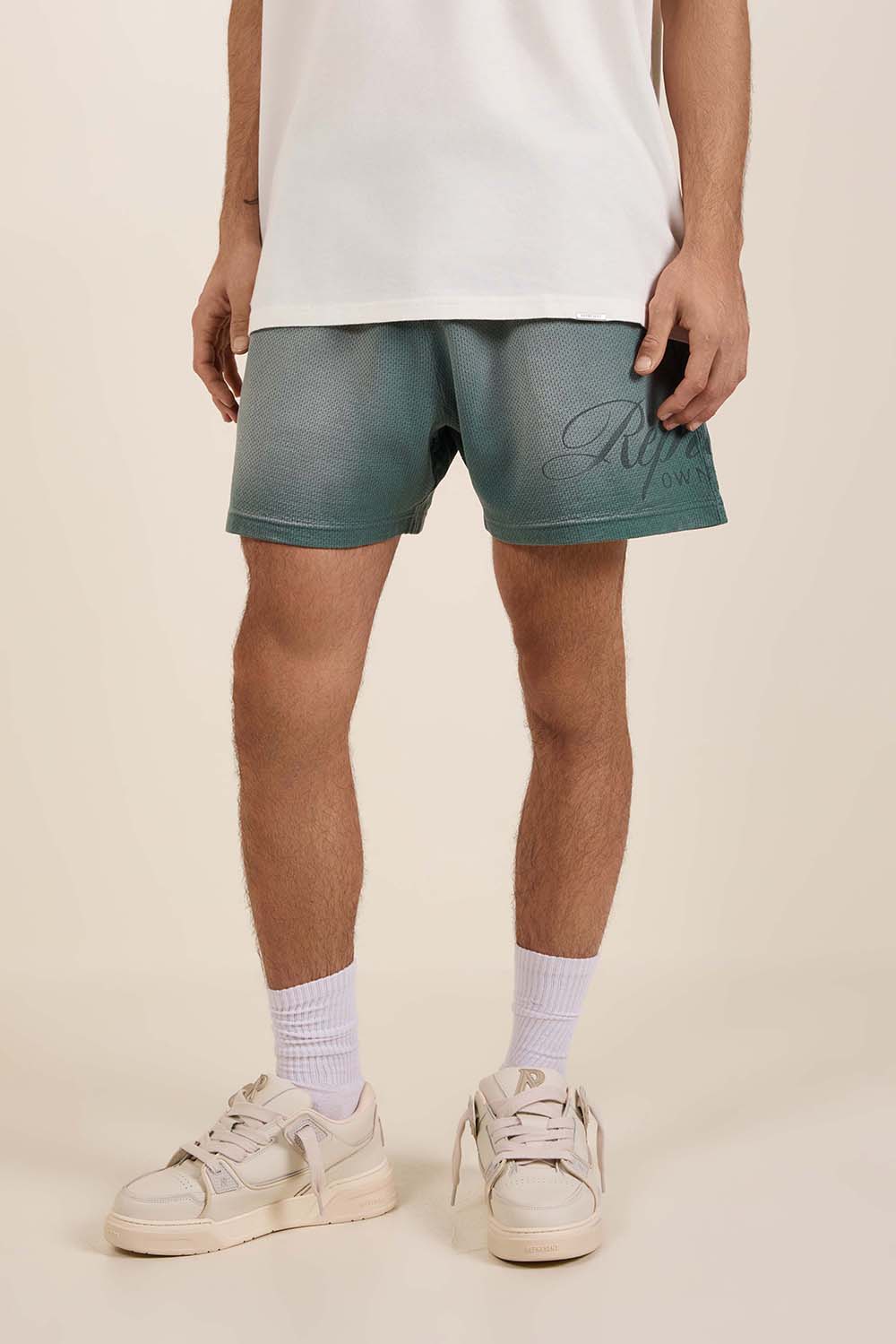 תמונת דוגמן קידמית של מכנסיים קצרים