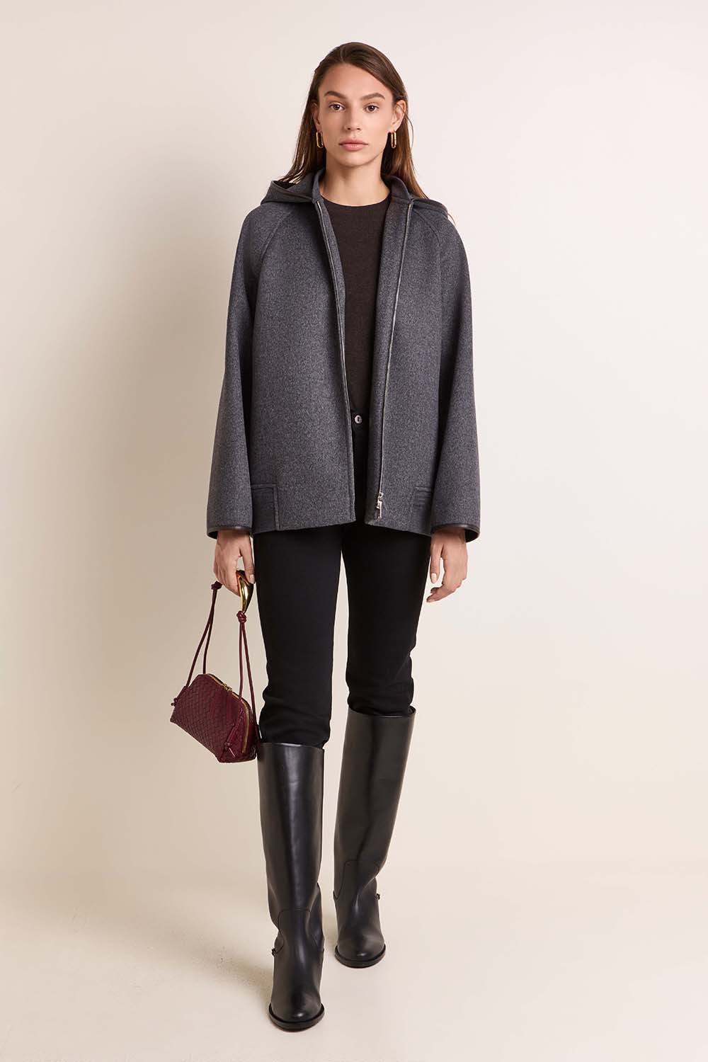 תמונת דוגמן קידמית של מגפי ברך