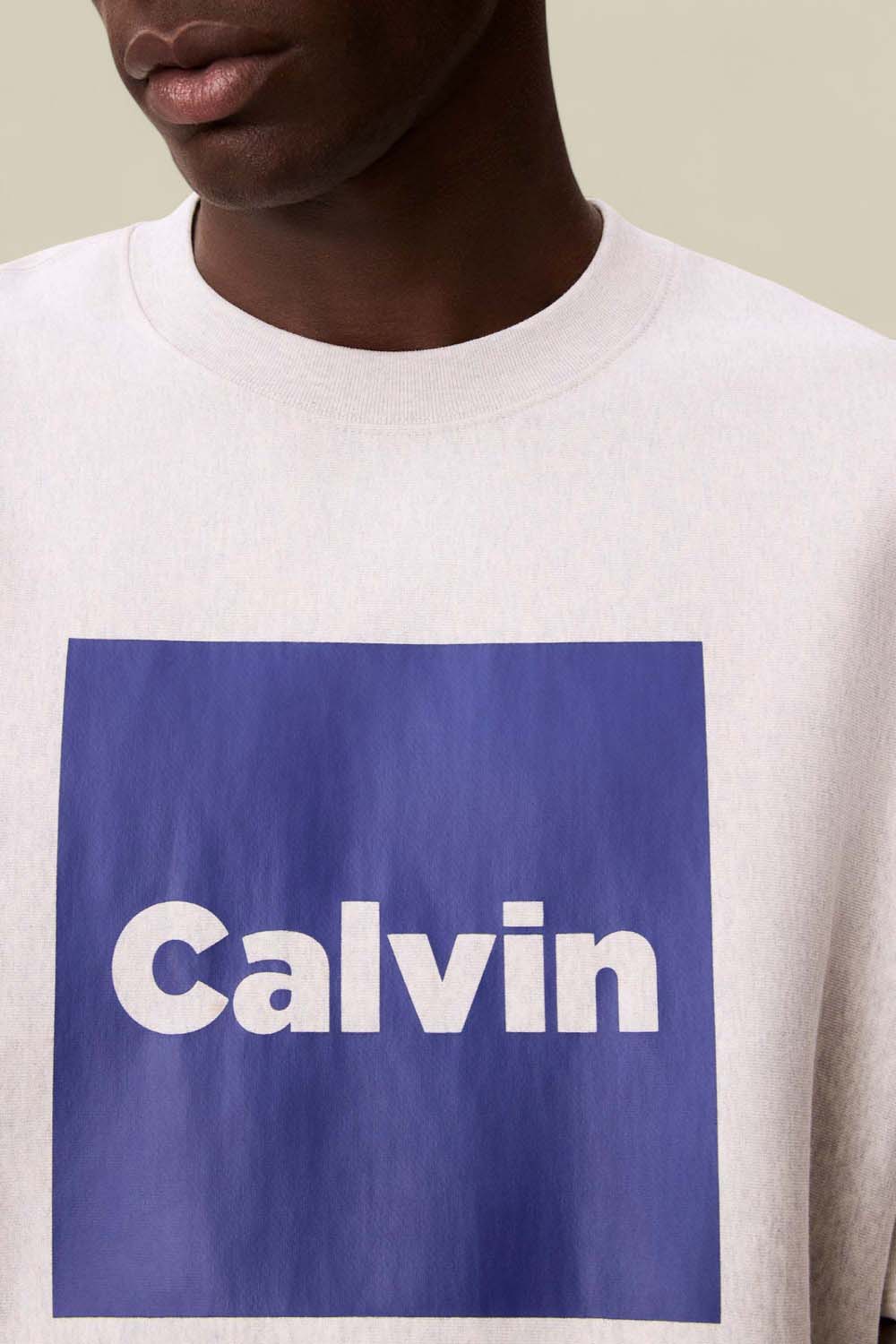 תמונת תקריב דוגמן של סווטשירט