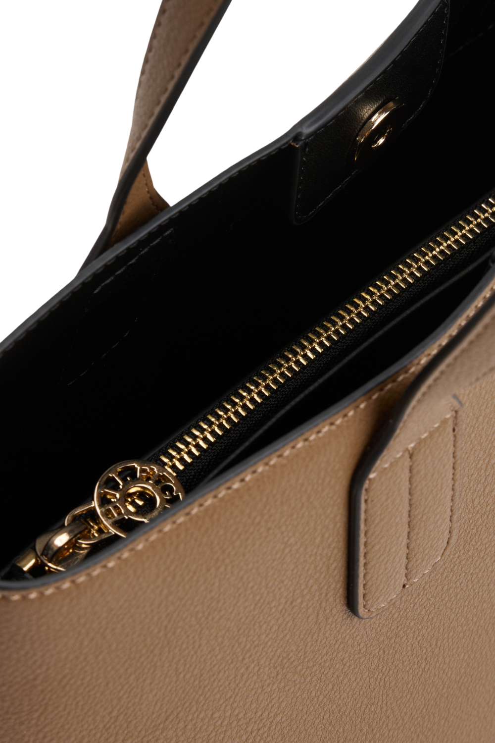 תמונת פנים של תיק נשיאה