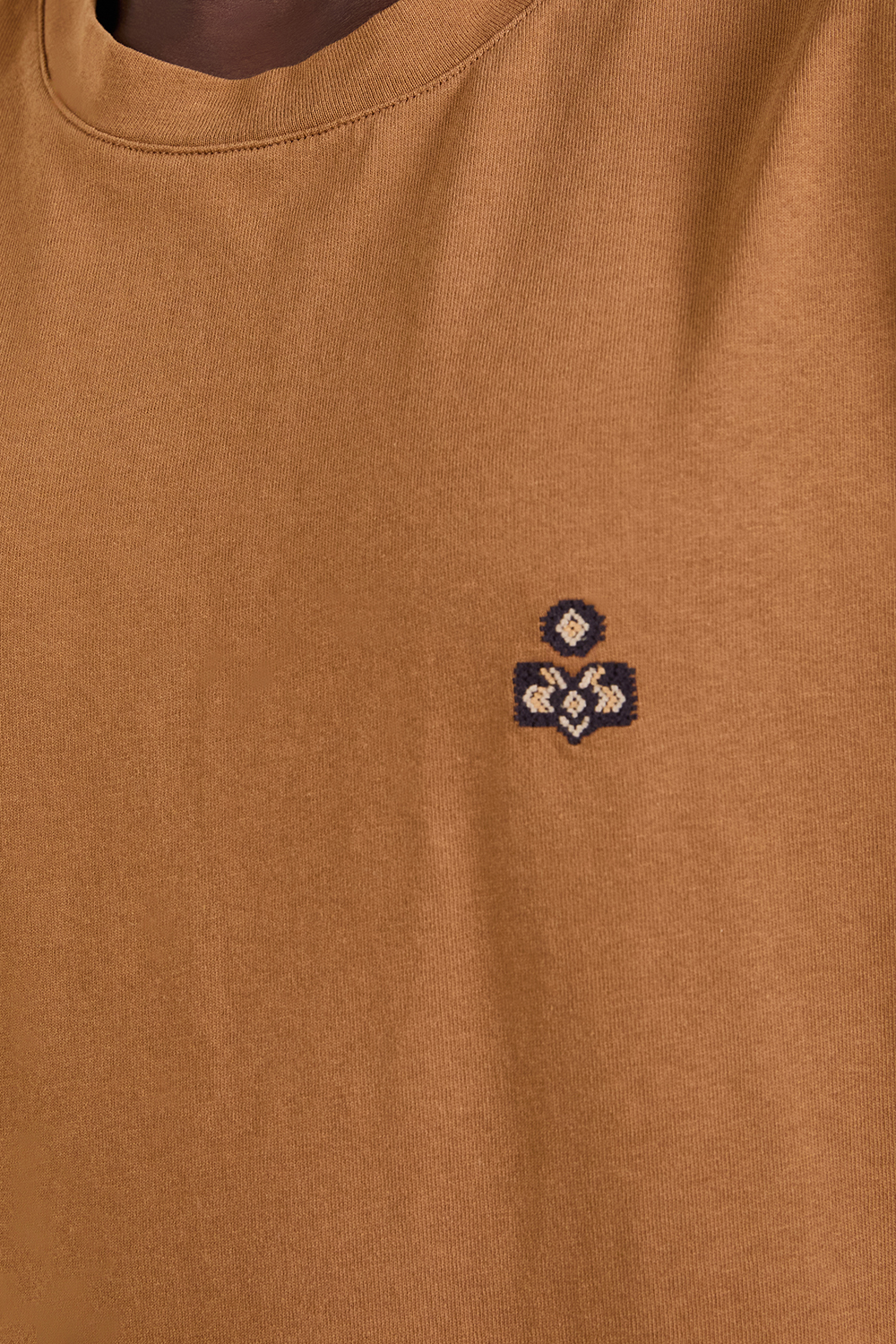 תמונת תקריב דוגמן של חולצת טי