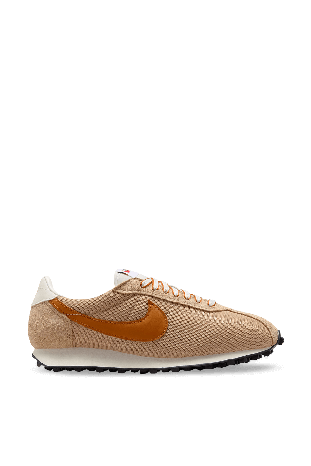 תמונה קידמית של נעלי סניקרס