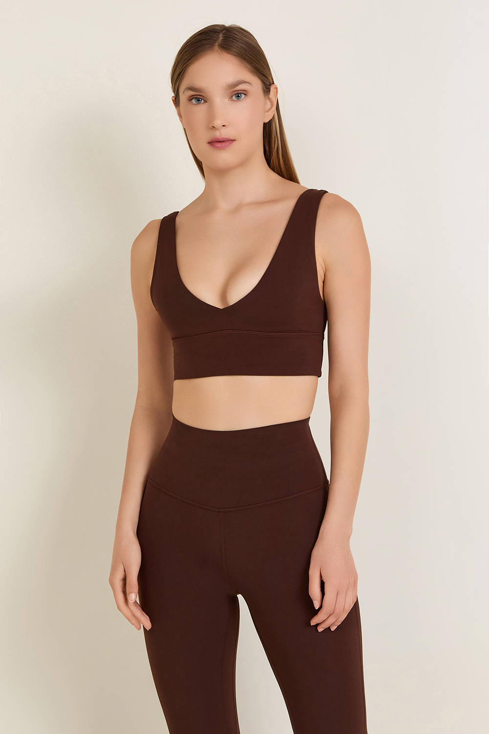 תמונת דוגמן קידמית של Align V Neck Bra A/B Cup