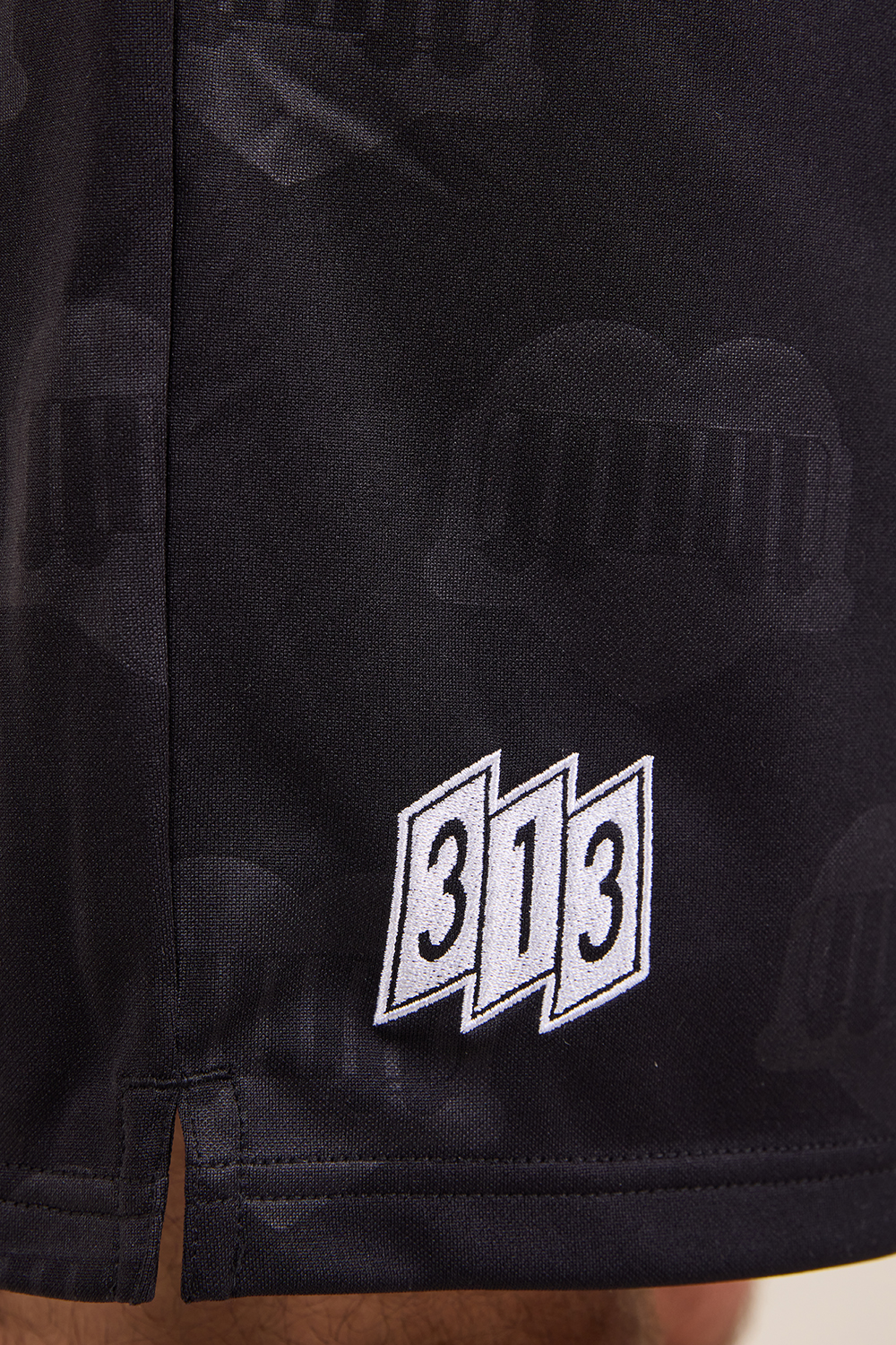 תמונת דוגמן אחורית של מכנסי פוטבול קצרים