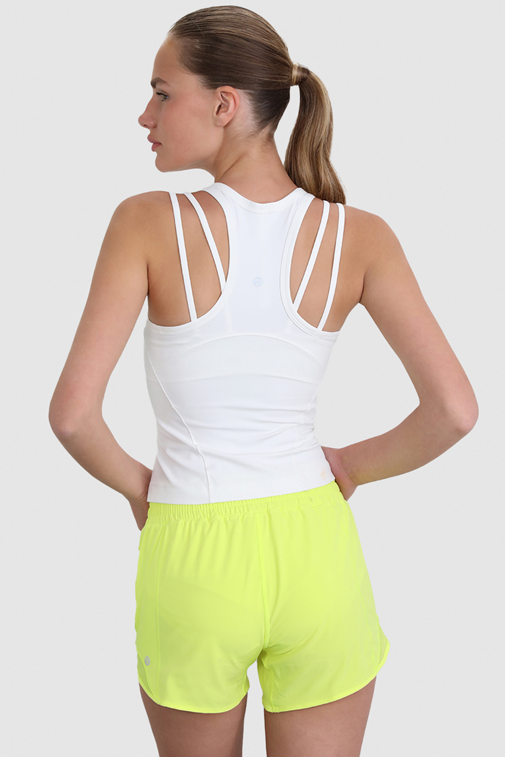 תמונת דוגמן אחורית של lululemon Align™ Waist-Length Racerback Tank Top