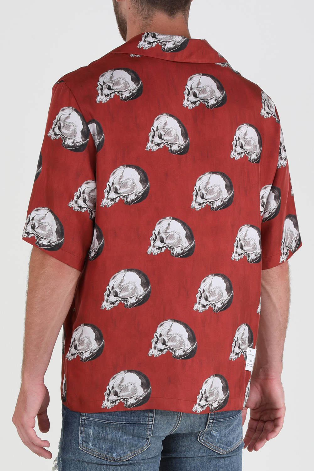 תמונת דוגמן אחורית של חולצה מכופתרת קצרה ממשי עם הדפס גולגולות