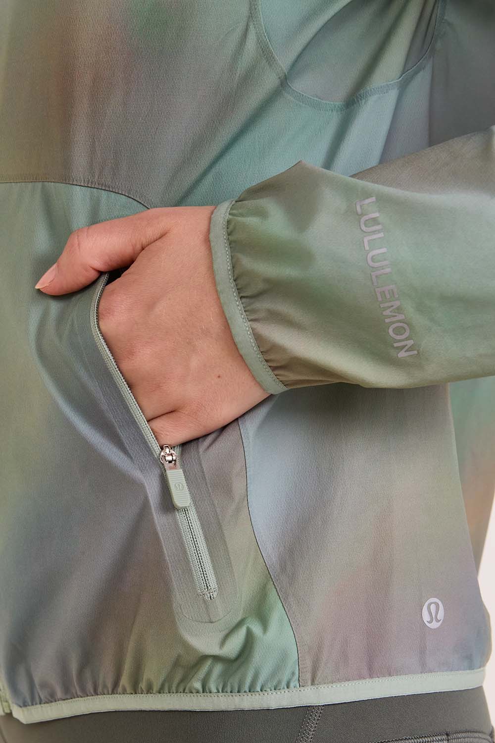 תמונת תקריב דוגמן של Packable Trail Running Jacket