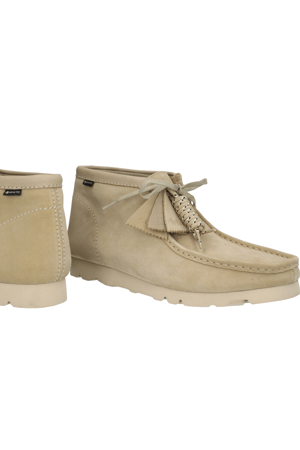 תמונת תקריב של נעלי מוקסינים דזרט