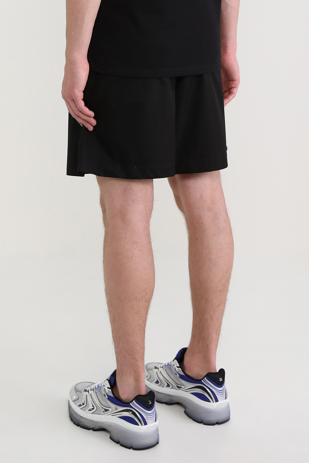 תמונת דוגמן אחורית של מכנסי ג'וג עם חגורת מתניים כפולה