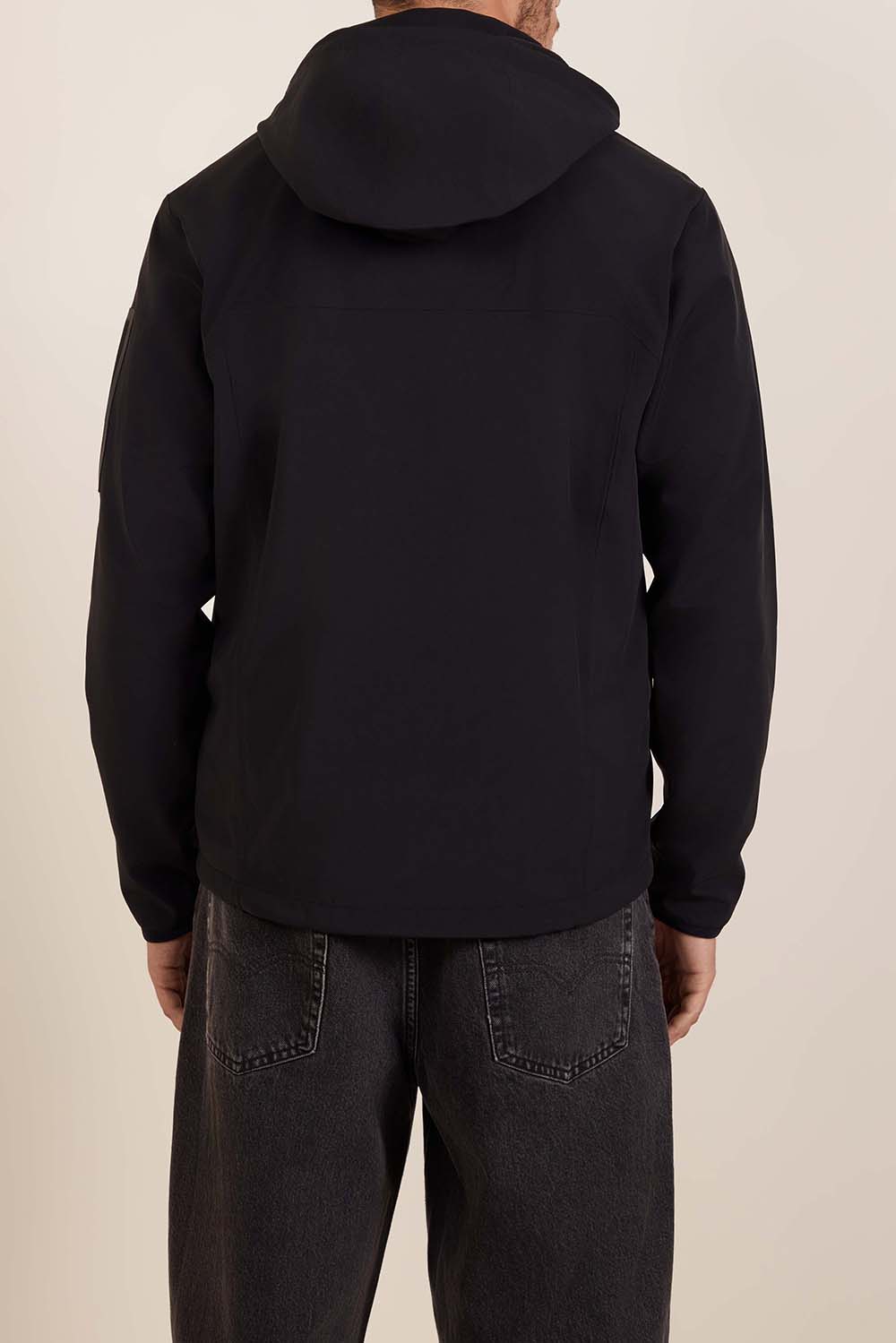 תמונת דוגמן אחורית של ז'קט רוח