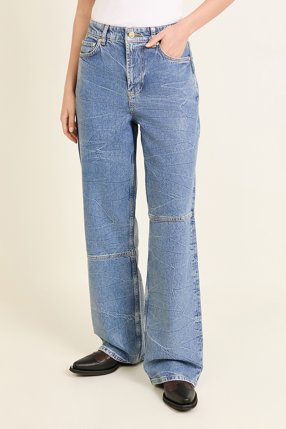 תמונת דוגמן קידמית של מכנסי ג'ינס בגזרה רחבה