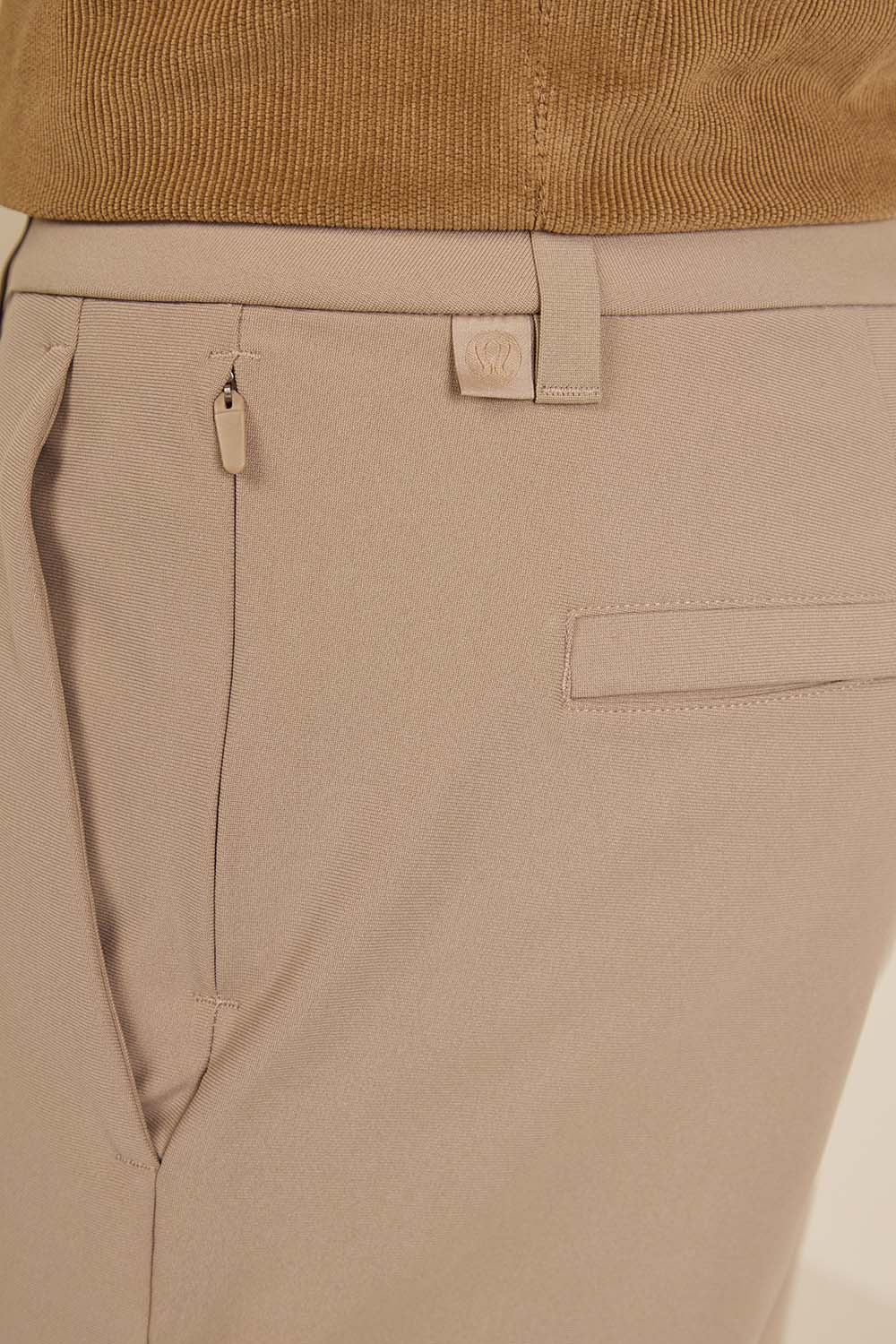 תמונת תקריב דוגמן של ABC Classic-Fit Trouser 32L Warpstreme