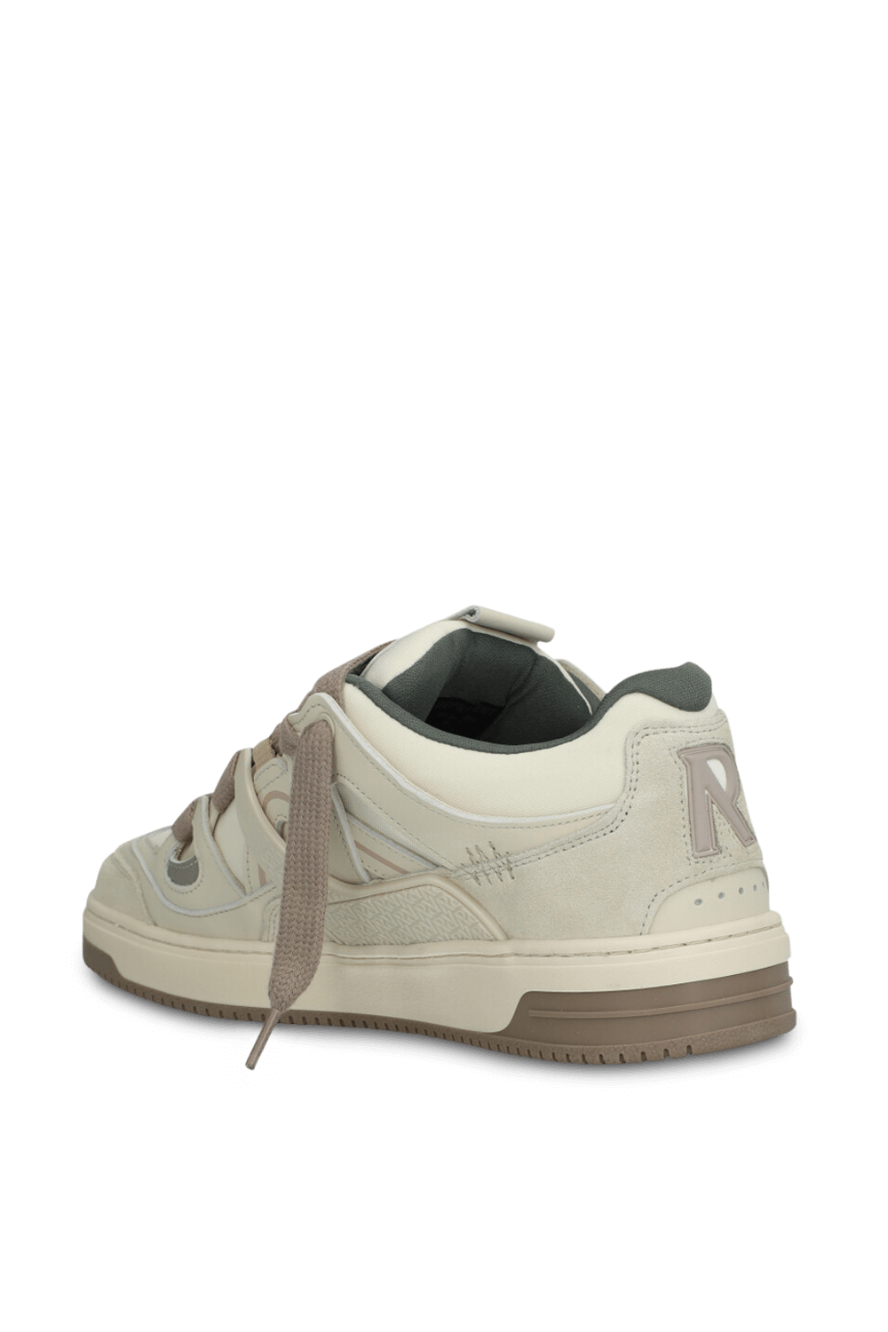 תמונה אחורית של נעלי סניקרס