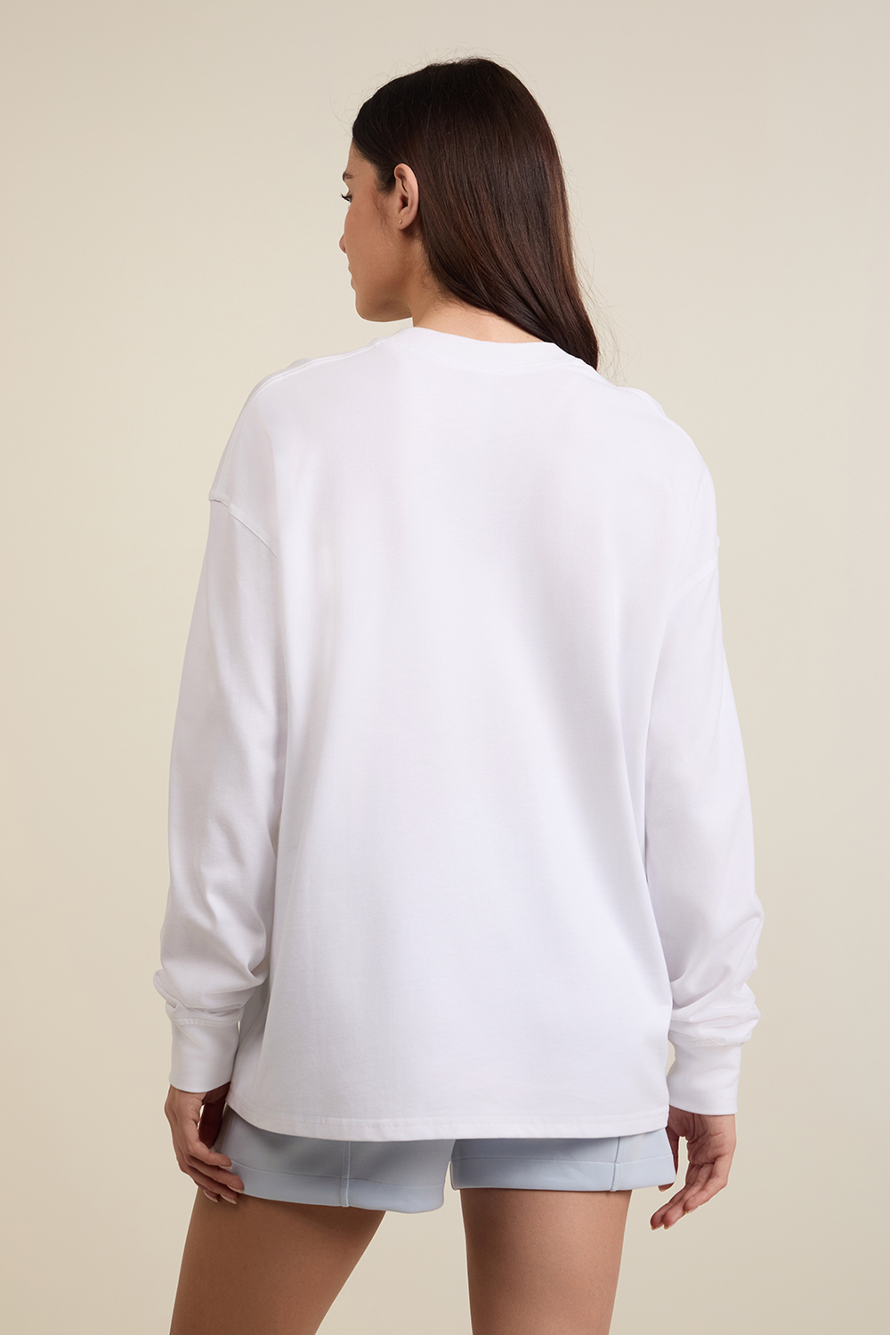 תמונת דוגמן אחורית של Heavyweight Cotton Crewneck Long-Sleeve Shirt