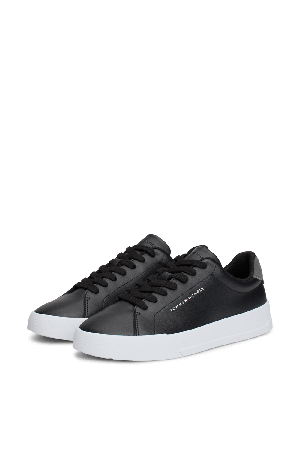 תמונה אחורית של נעלי סניקרס קורט