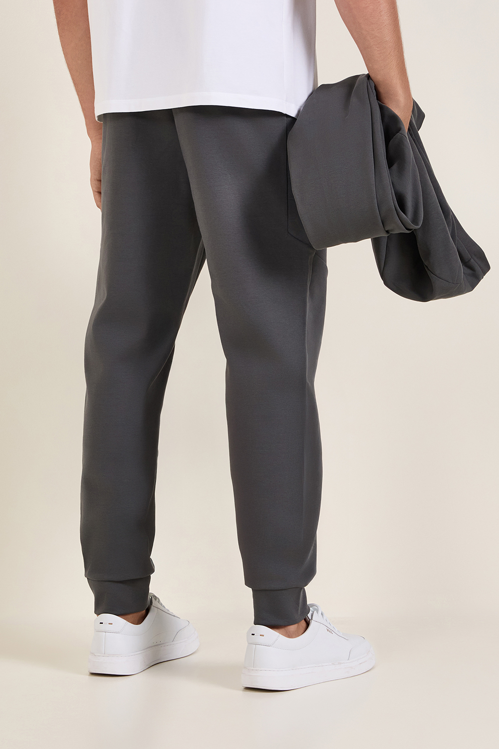 תמונת דוגמן אחורית של מכנסי טרנינג