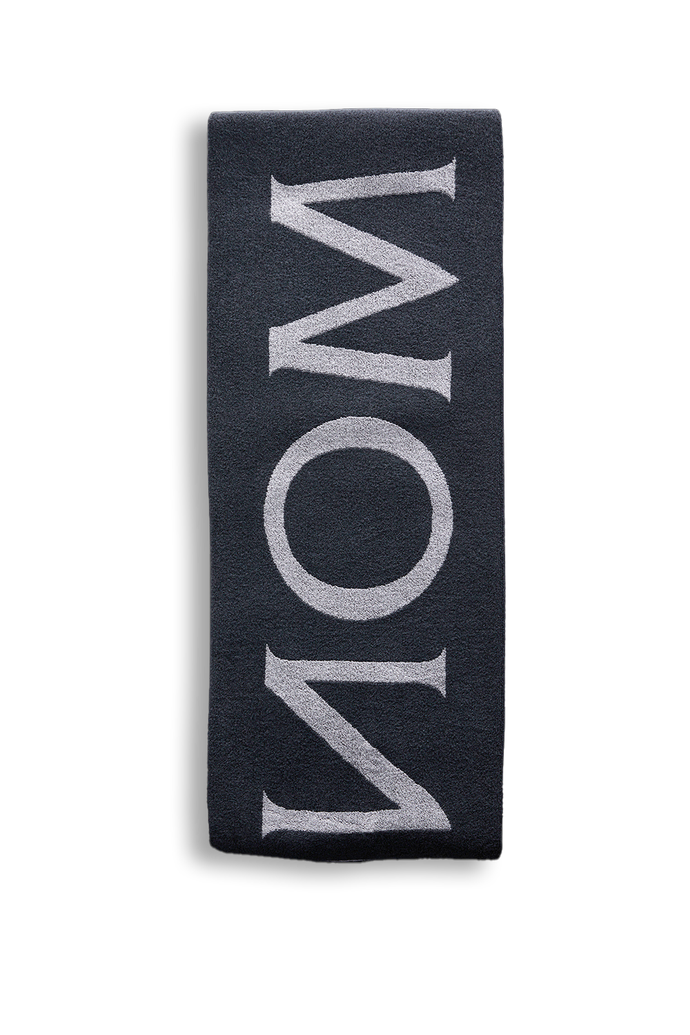 תמונה קידמית של מגבת חוף מתייבשת מהר בגוון שחור עם לוגו