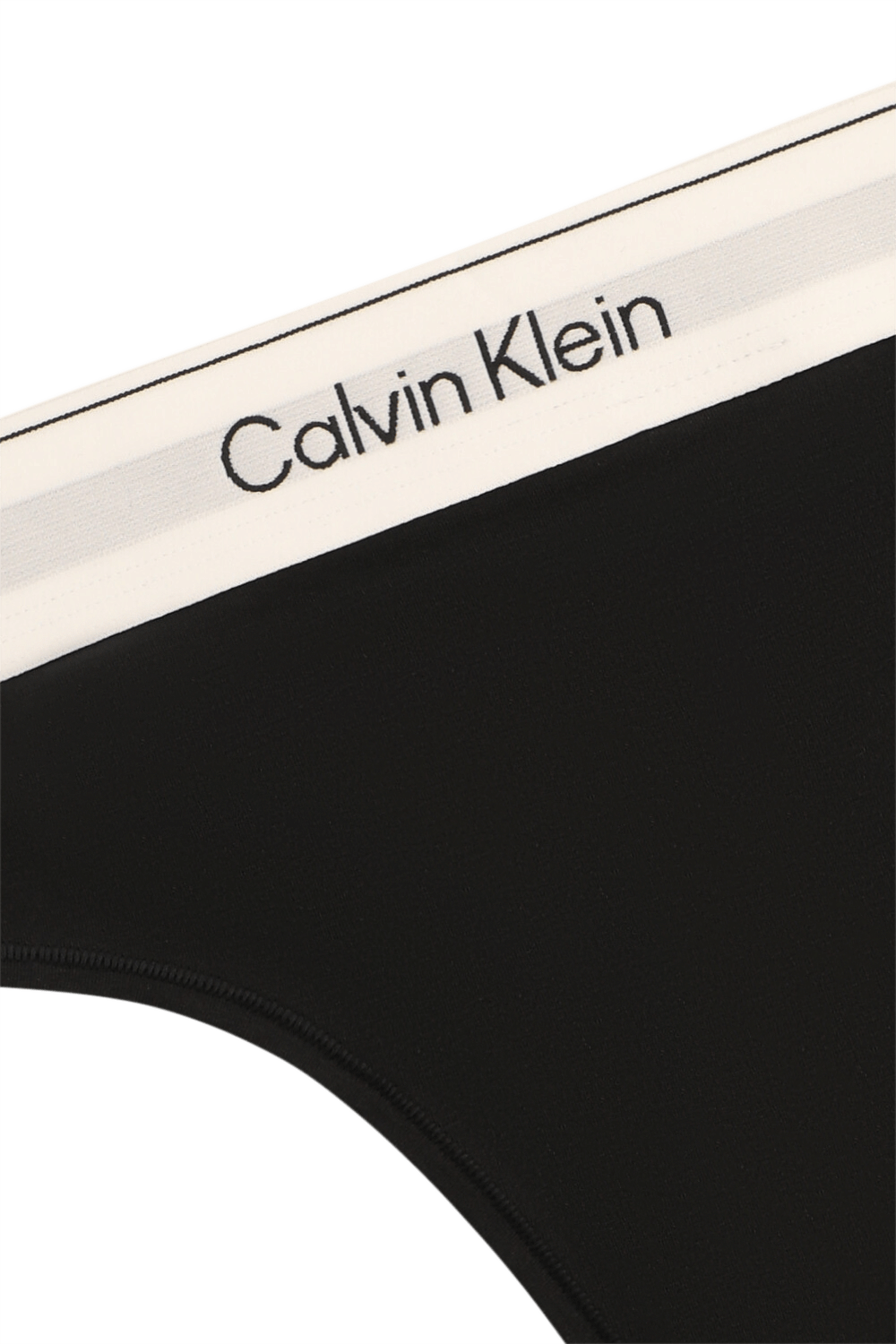 תמונת תקריב של תחתוני חוטיני