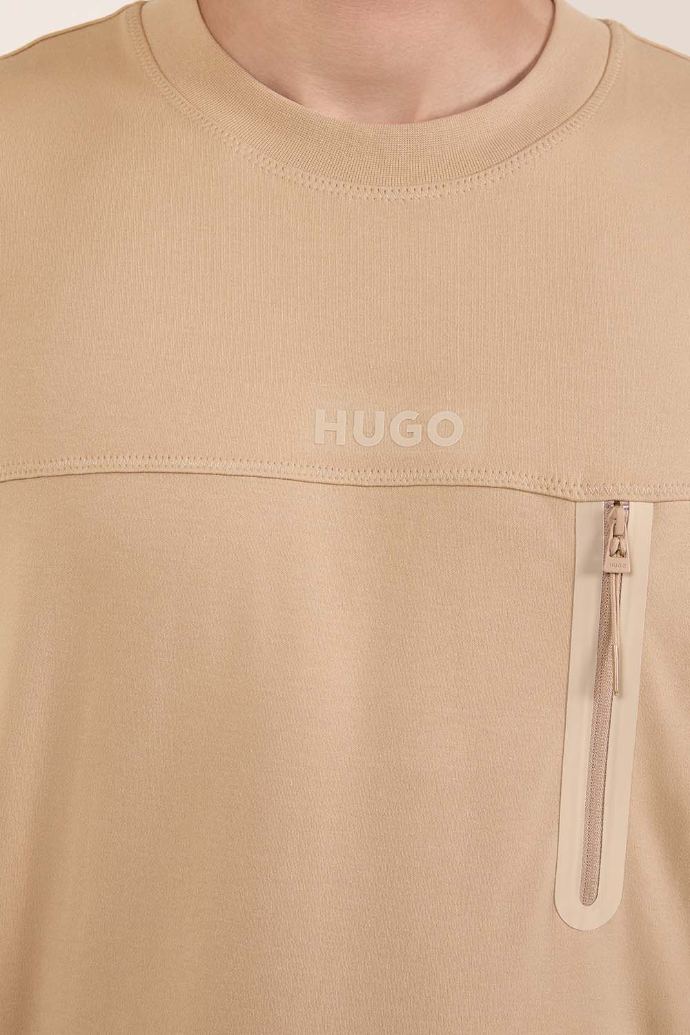 תמונת תקריב דוגמן של חולצת טי